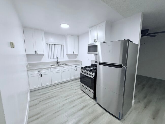 Building Photo - 5039 Alhambra Ave Unit A