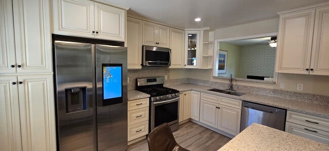 Building Photo - 3244 Hackett Ave