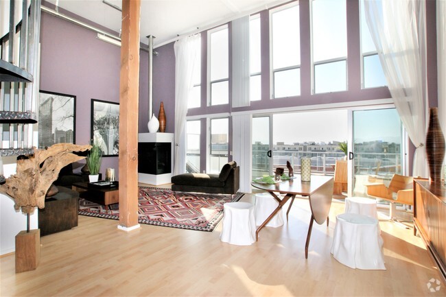 2x2 LOFT - Spiral Staircase - The R2 by CLG Rental