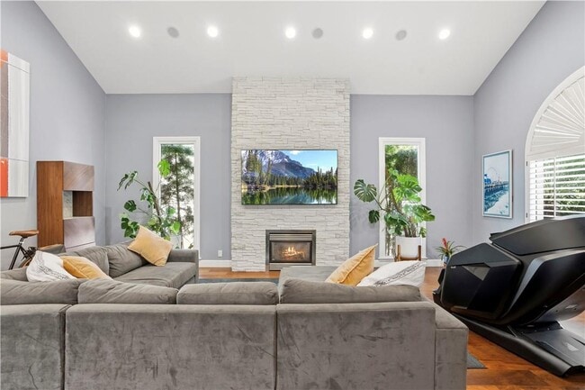 Photo - 129 N Crescent Heights Blvd