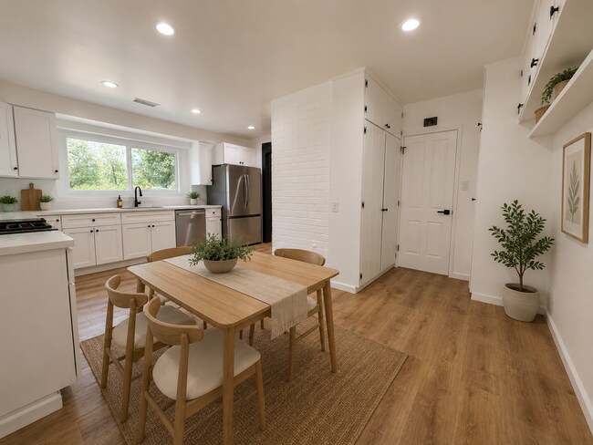 Photo - 2836 Roscomare Rd