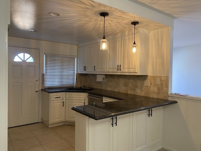 Photo - 4846 Larwin Ave