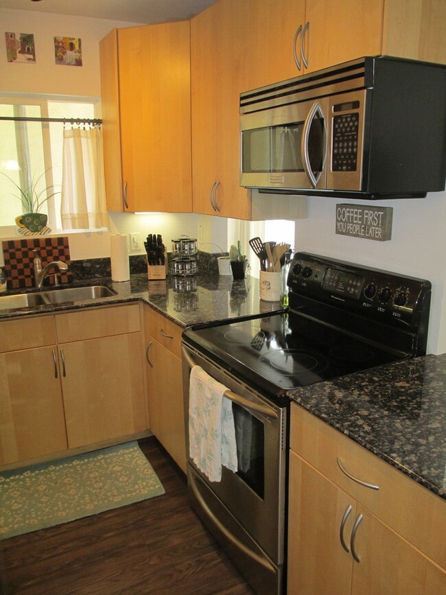 Upgraded 1 Bed 1 Bath Condo In North Park-... - Upgraded 1 Bed 1 Bath Condo In North Park-... Unit 6