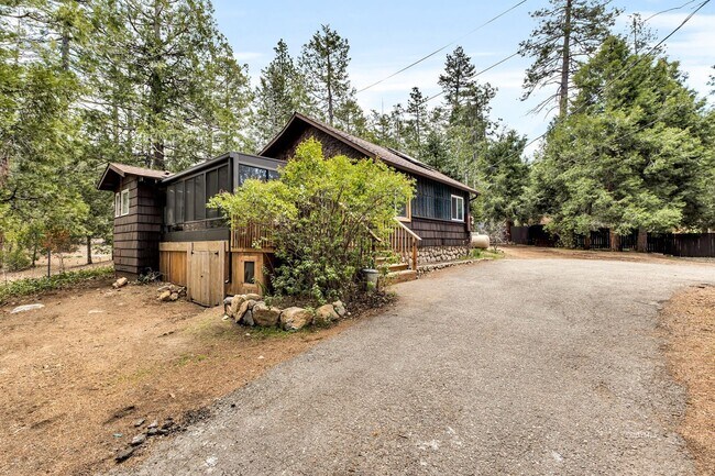 Photo - 3 bd 2 ba country cabin close to town