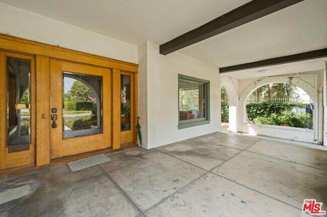Photo - 801 N Rodeo Dr
