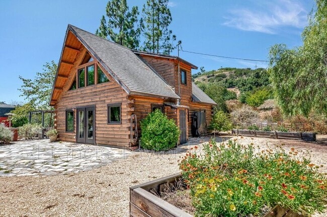 Photo - 2689 Daisy Ln