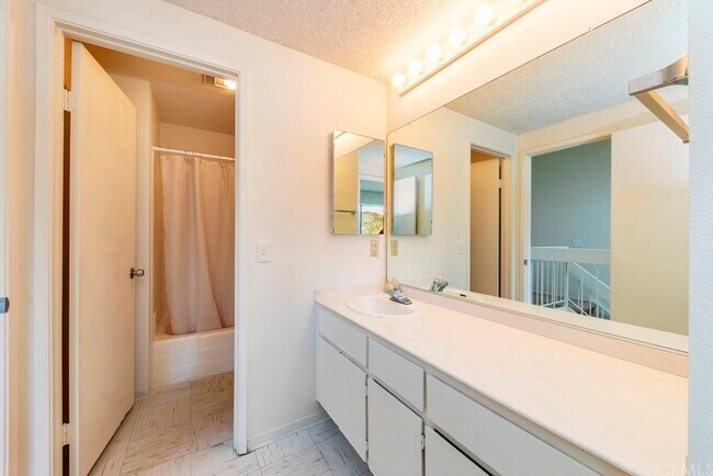 Photo - 55889 Santa Fe Trl