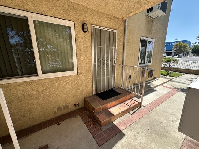 Photo - 223 E Burbank Blvd Unit 101