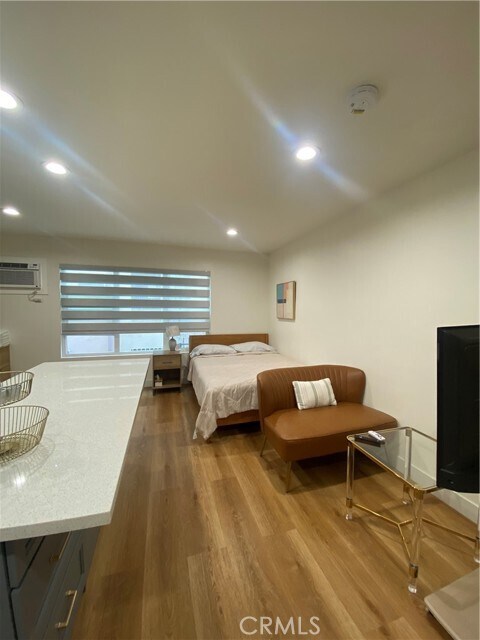 Photo - 827 S Manhattan Pl Unit 205