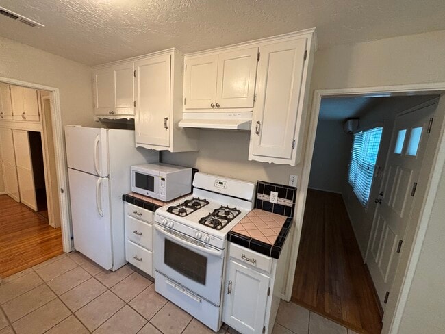 Photo - 2632 A St Unit 2632 A St