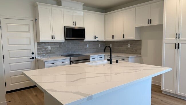 Stunning 3 bedroom, 2.5 bathrooms, 2 story... - Stunning 3 bedroom, 2.5 bathrooms, 2 story...