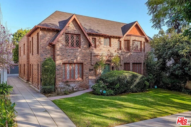 Building Photo - 1260 Flores St Unit 5