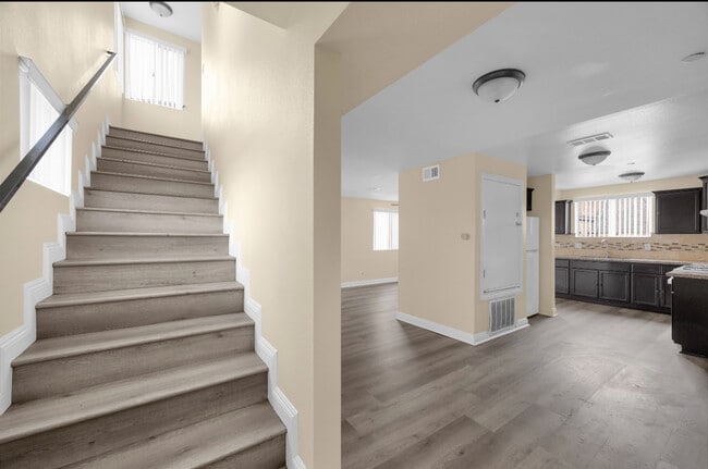 Photo - 343 E 37th St