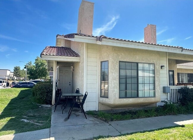 Photo - 43731 8th St E