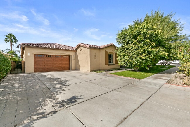 Building Photo - 46211 Roadrunner Ln