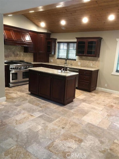 Photo - 1520 Lancashire Pl