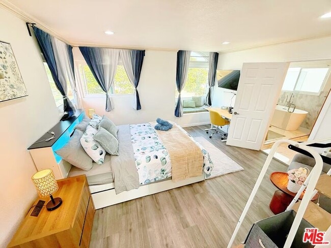 Photo - 15213 Daphne Ave