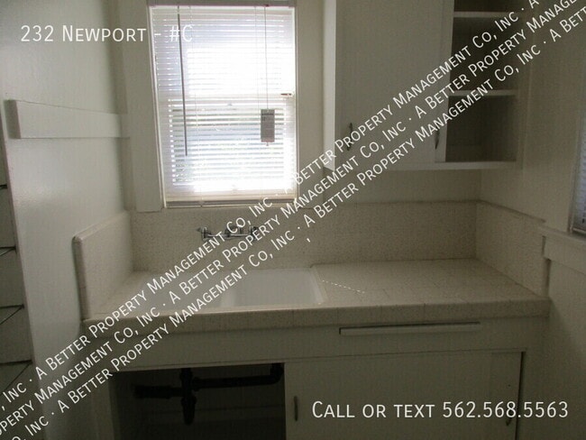 Photo - 232 Newport-#C Unit #C