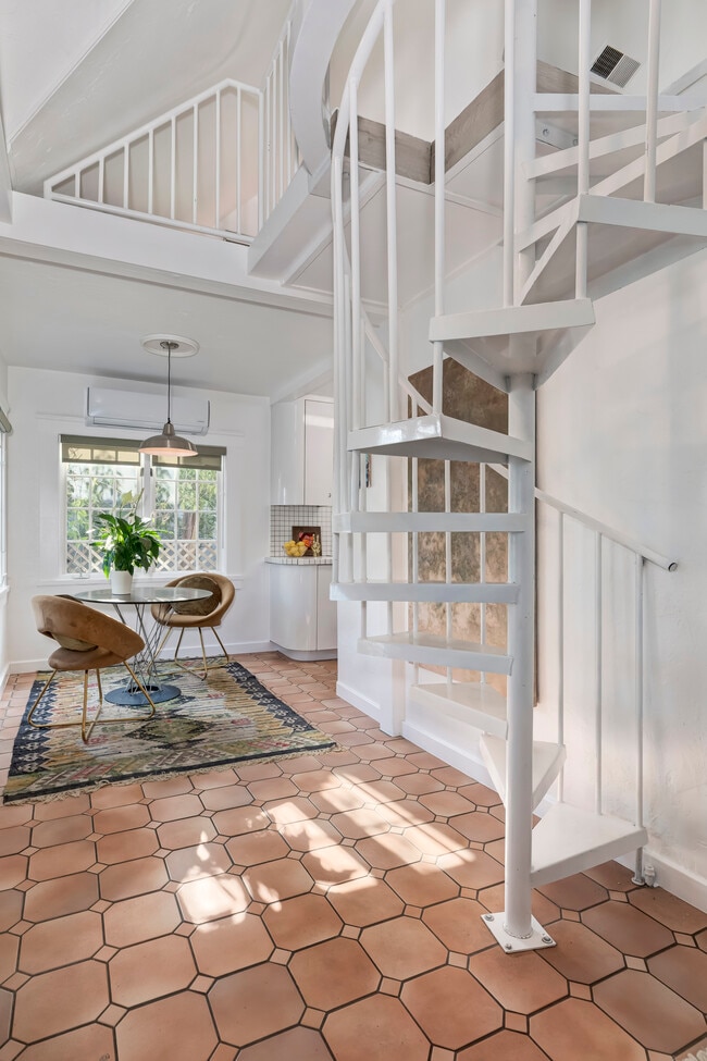 Photo - 2427 N Gower St