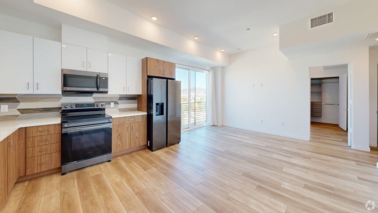 3D Tour - 252 N Hoover