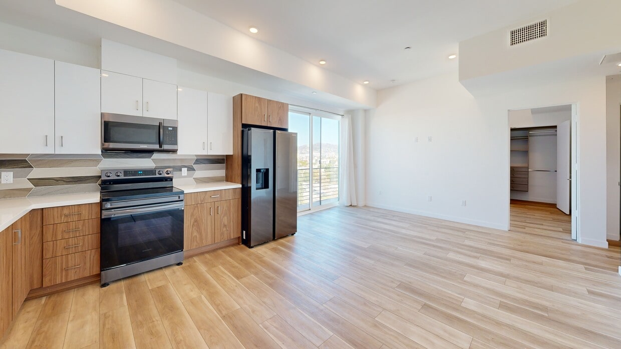 3D Tour - 252 Hoover