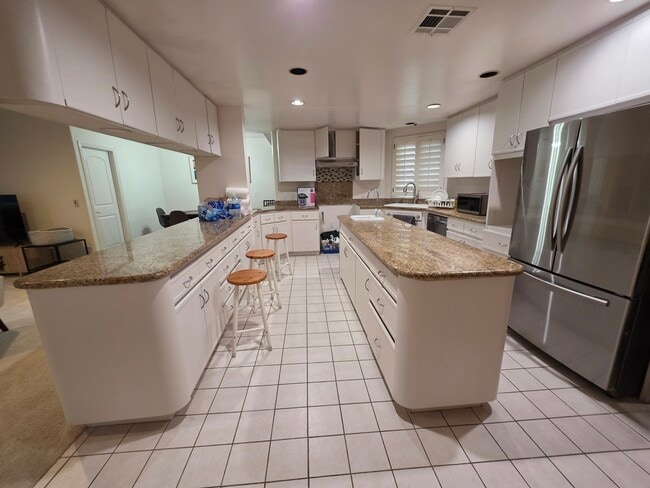 Photo - 390 S Sepulveda Blvd