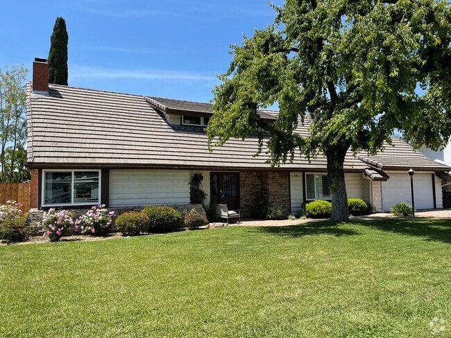 Building Photo - 1781 Berkshire Dr Rental