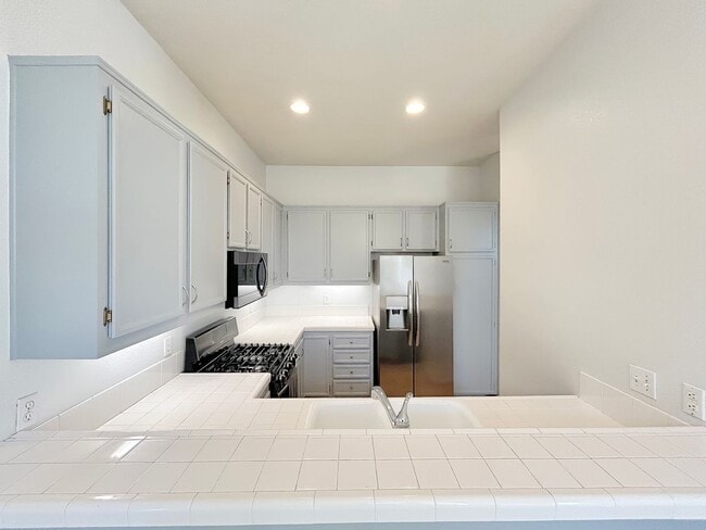 Photo - Beautiful 3BD/2.5BA W/ Attached Garage and In-Unit Laundry in Pacific Beach!