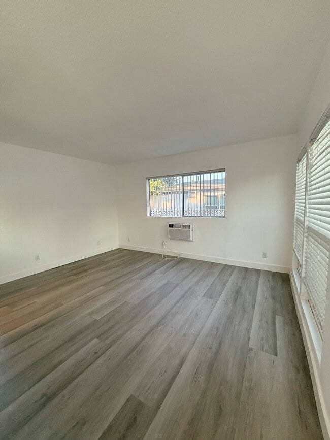 Photo - 6512 Pickering Ave Unit A