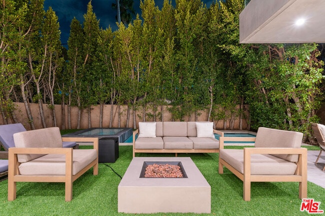 Photo - 637 N Gardner St