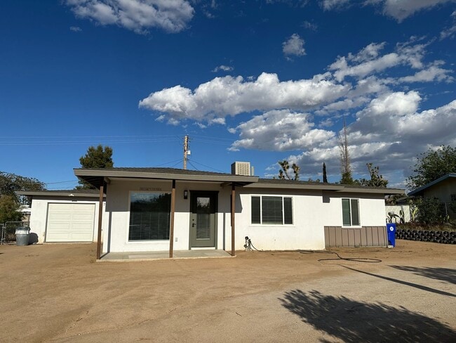 Building Photo - Newly Remodeled 3 bed 1 bath home!