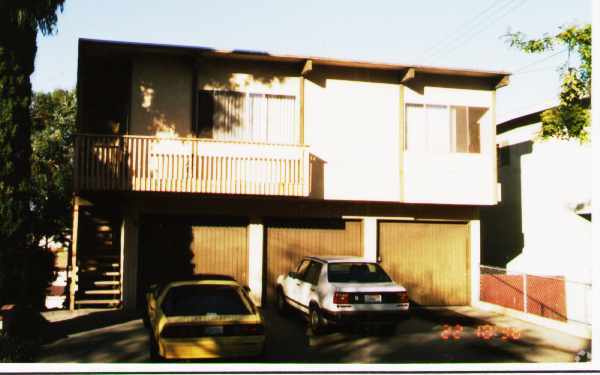 Building Photo - Newly Remodeled 2-Bedroom Apartment in Red...