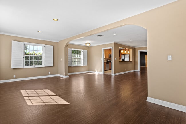 Photo - 11953 Collins St