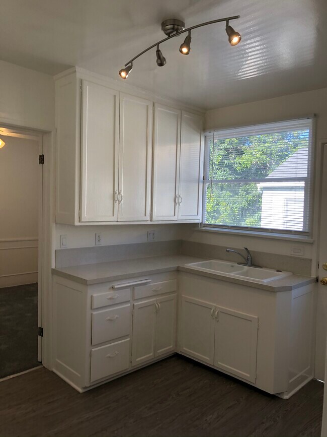 Photo - 609 Kelton Ave