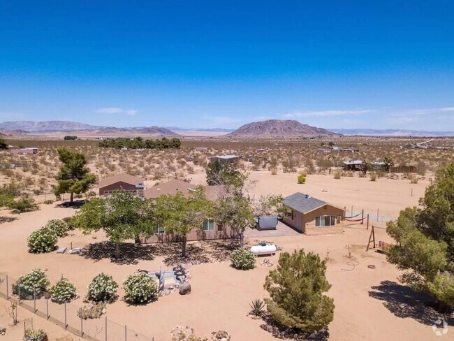 Building Photo - Fully Furnished, Secluded & Private Rental