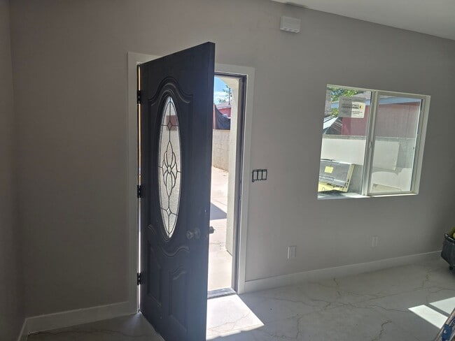 Photo - Hawthorne Unit A