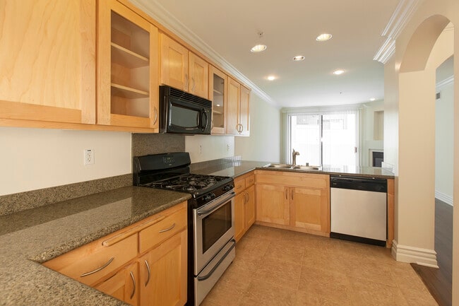 Building Photo - 10355 Riverside Dr Unit 406