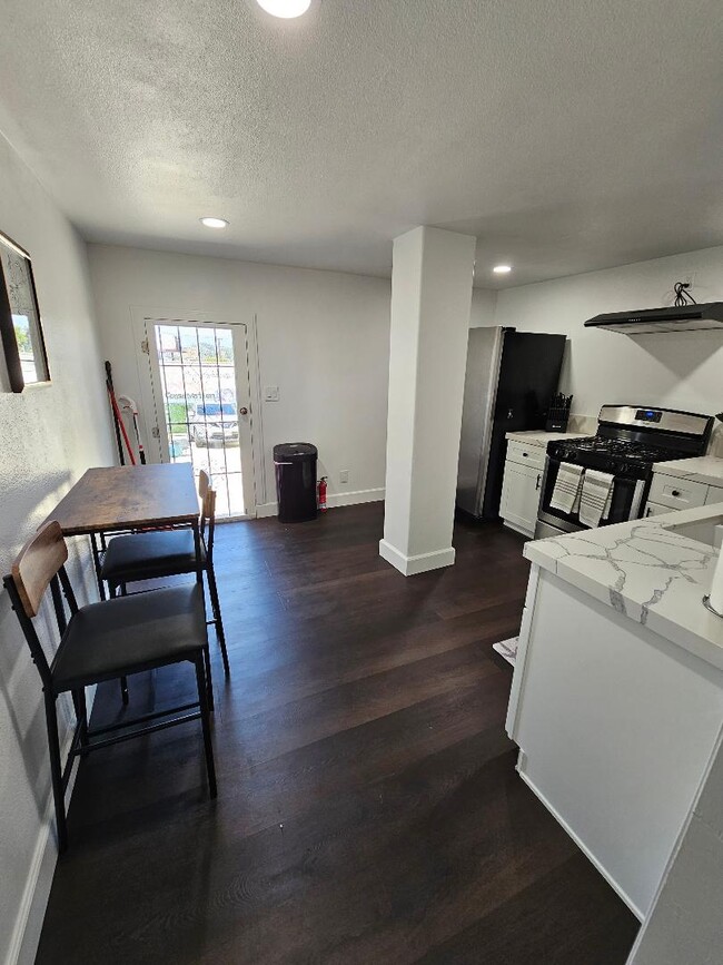 Photo - 3911 Woolwine Dr Unit B