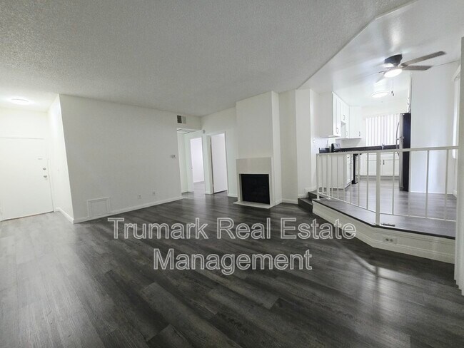Photo - 14605 Burbank Blvd Unit 103