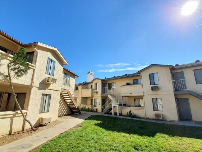 Photo - Fallbrook Hills Apartments
