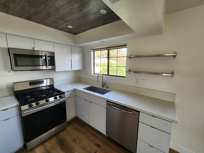 Building Photo - 157 W Ash Ave Unit E