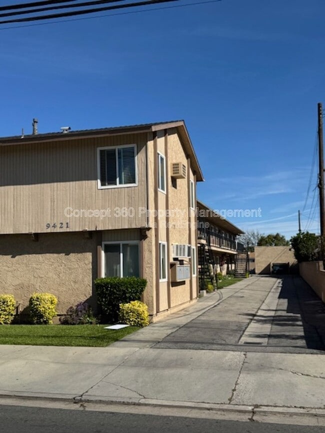 Building Photo - 9421 Cedar St Unit 11