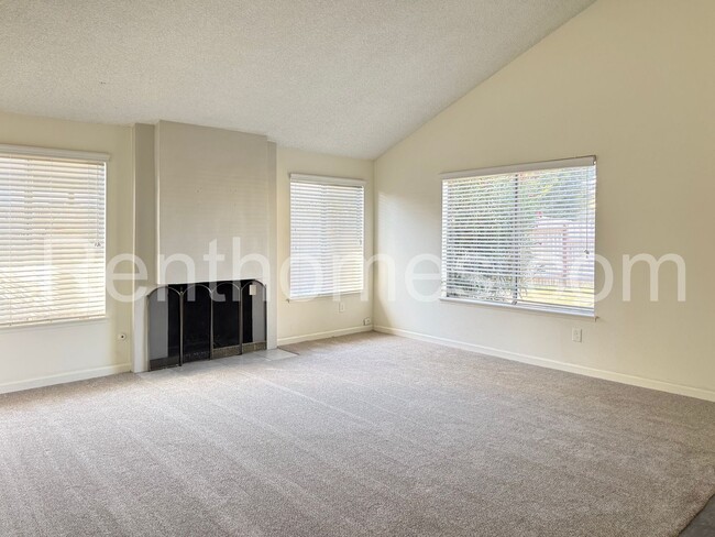 Photo - 11303 Kelowna Rd
