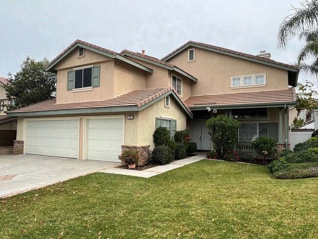 Building Photo - Beautiful 4 Bedroom Home with Solar, Spacious Yard & 3-Car Garage