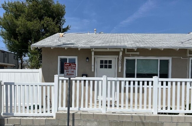 Remodeled 2 bedroom 1 bath in Tujunga - Remodeled 2 bedroom 1 bath in Tujunga Unit 7077