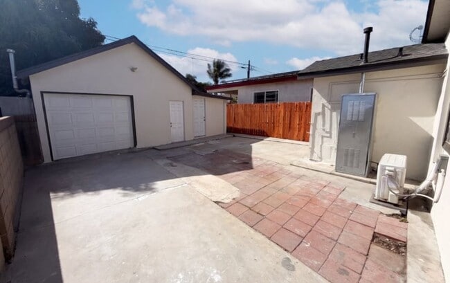 Photo - 15340 Pimenta Ave