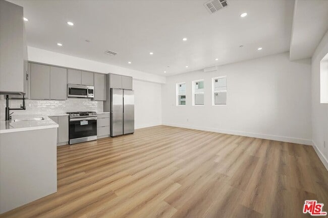 Photo - 912 N Hudson Ave