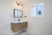 Photo - 1438 W 30th St House