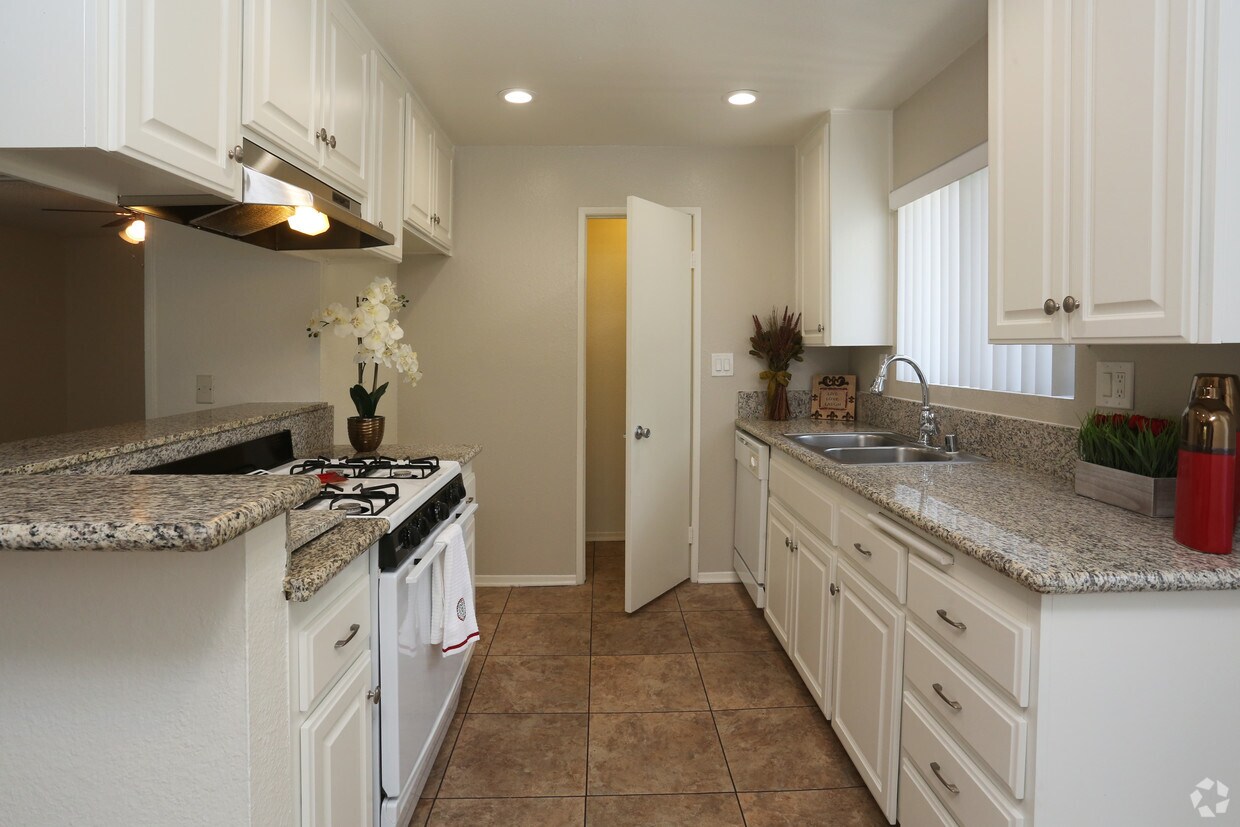 Floor Plan - 2 Bedroom 2 Bathroom
