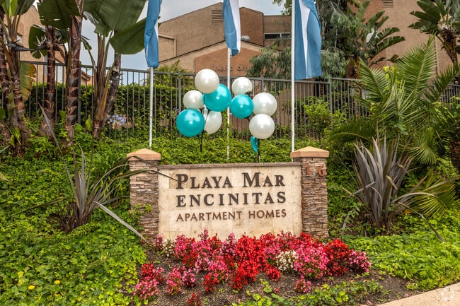 Monument - Elan Playa Mar